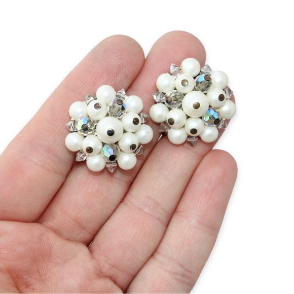 Vintage Laguna Cluster Clip On Earrings Faux Pearl Aurora Borealis Crystal Bead - Picture 4 of 4